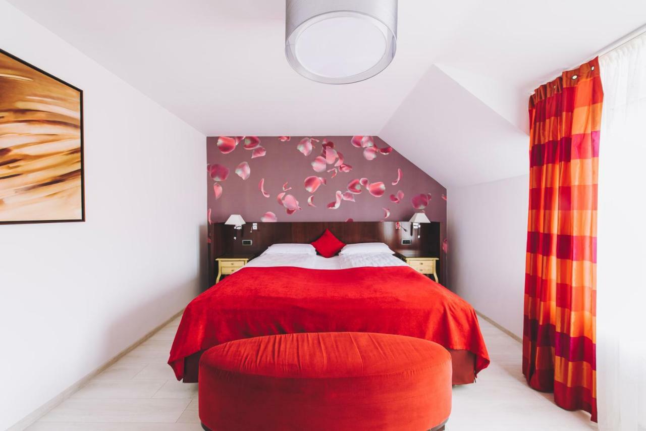 Derby Apart Hotel Alba Iulia Eksteriør bilde