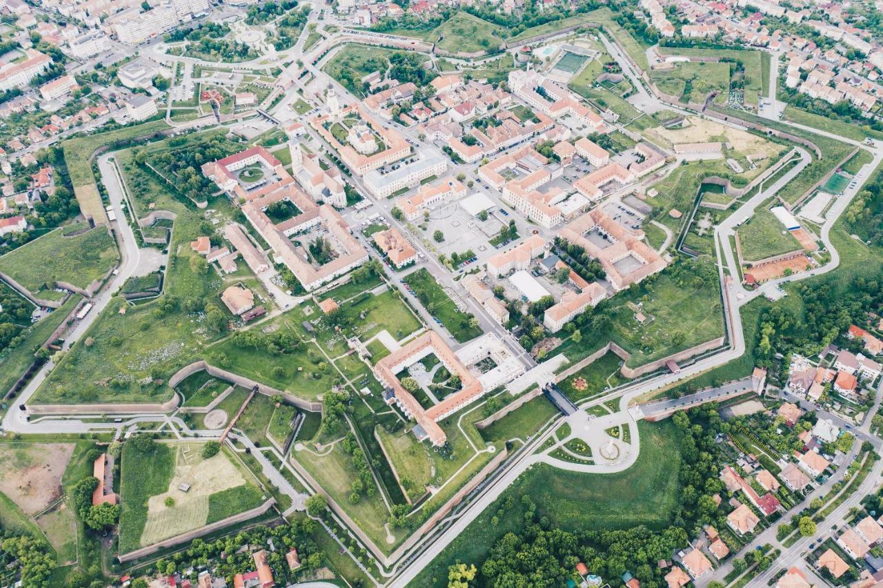 Derby Apart Hotel Alba Iulia Eksteriør bilde