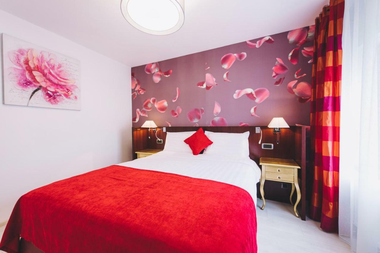 Derby Apart Hotel Alba Iulia Eksteriør bilde