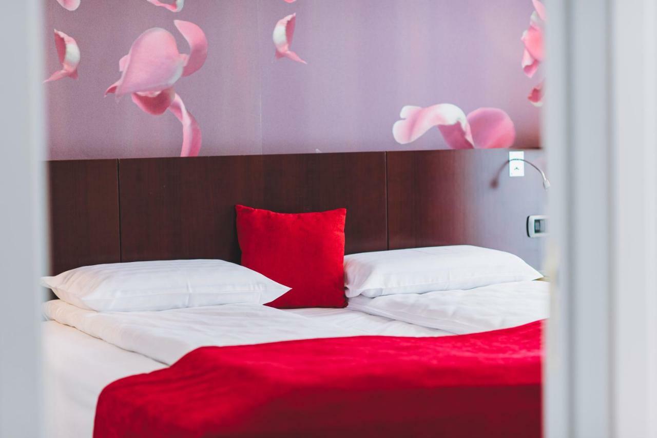 Derby Apart Hotel Alba Iulia Eksteriør bilde